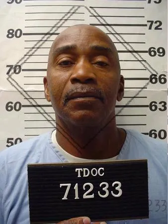 Registry photo of Robert Edward Lee Walker Jr