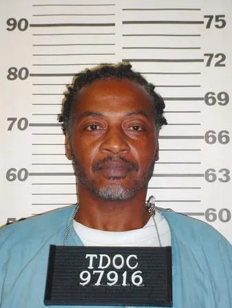 Registry photo of Donald Earl Bell