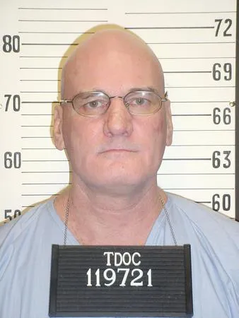 Registry photo of Dennis Richard Carr