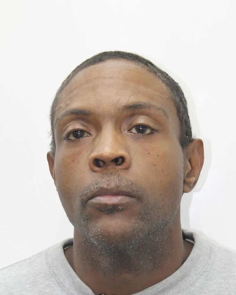 Registry photo of William Earl Robertson , William Earl Baxter , Edward Baxter , Earl Robinson , William E Robertson , William Robinson , Wiliam Earl Robinson