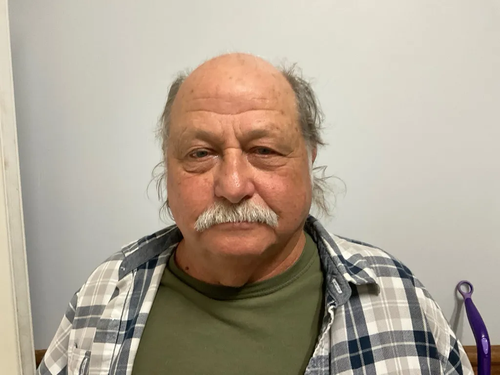 Registry photo of Robert Lynn Hutchinson