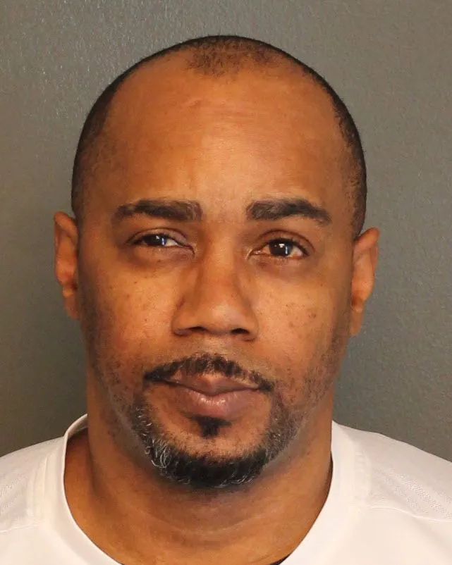 Registry photo of Antonio Davis