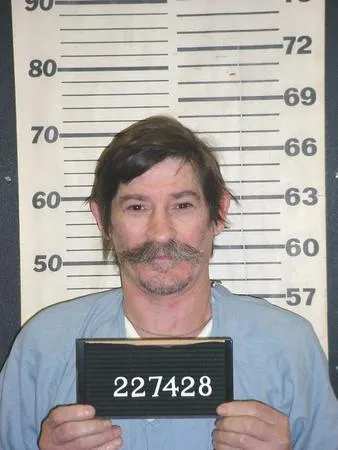 Registry photo of Earl Junior Pike