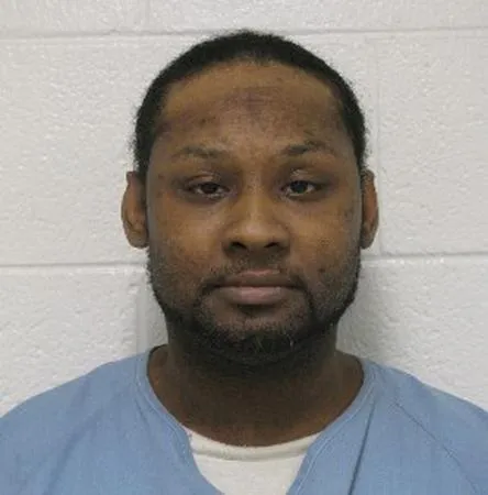 Registry photo of Travis William Plummer