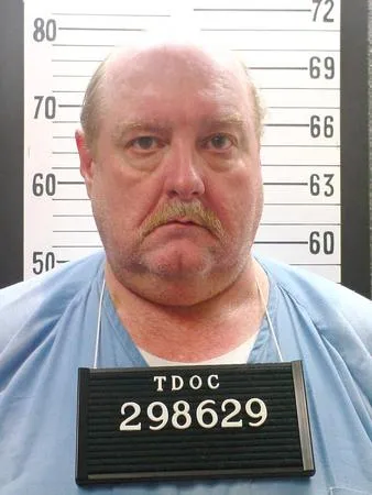 Registry photo of Robert E Broyles