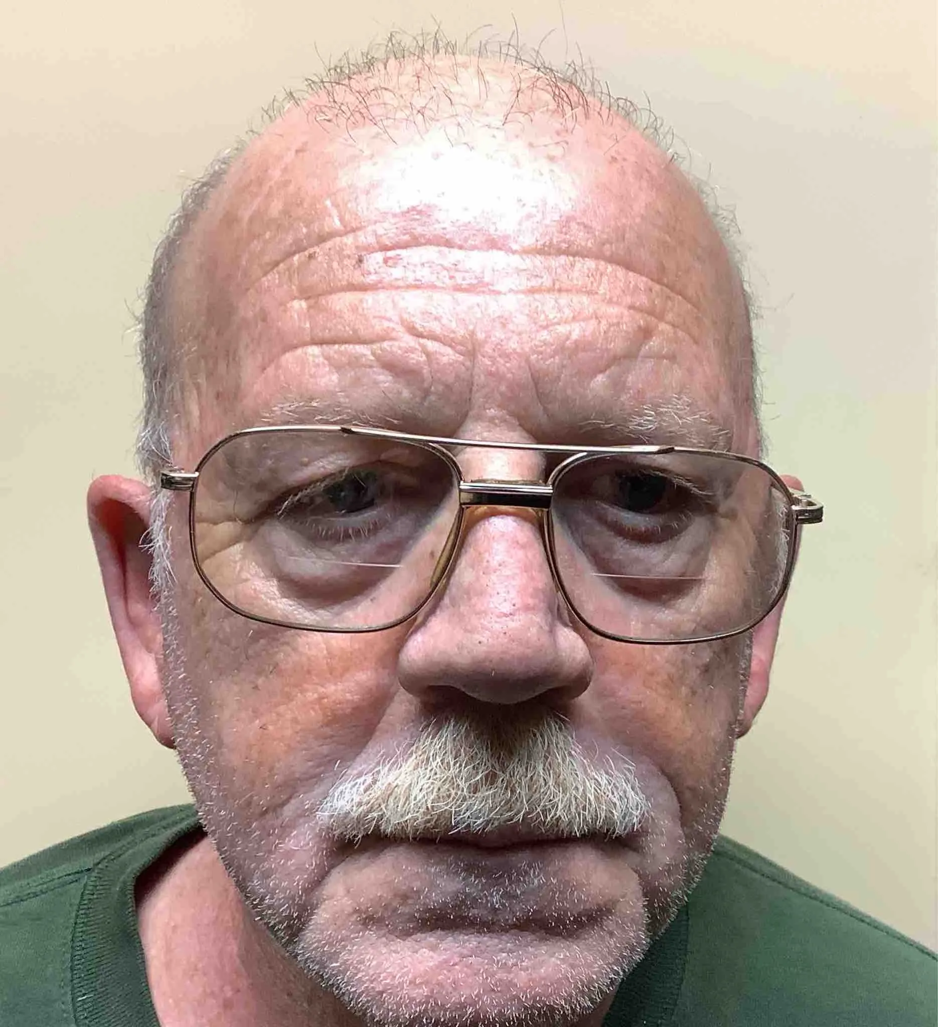 Registry photo of Robert Owen Sterling