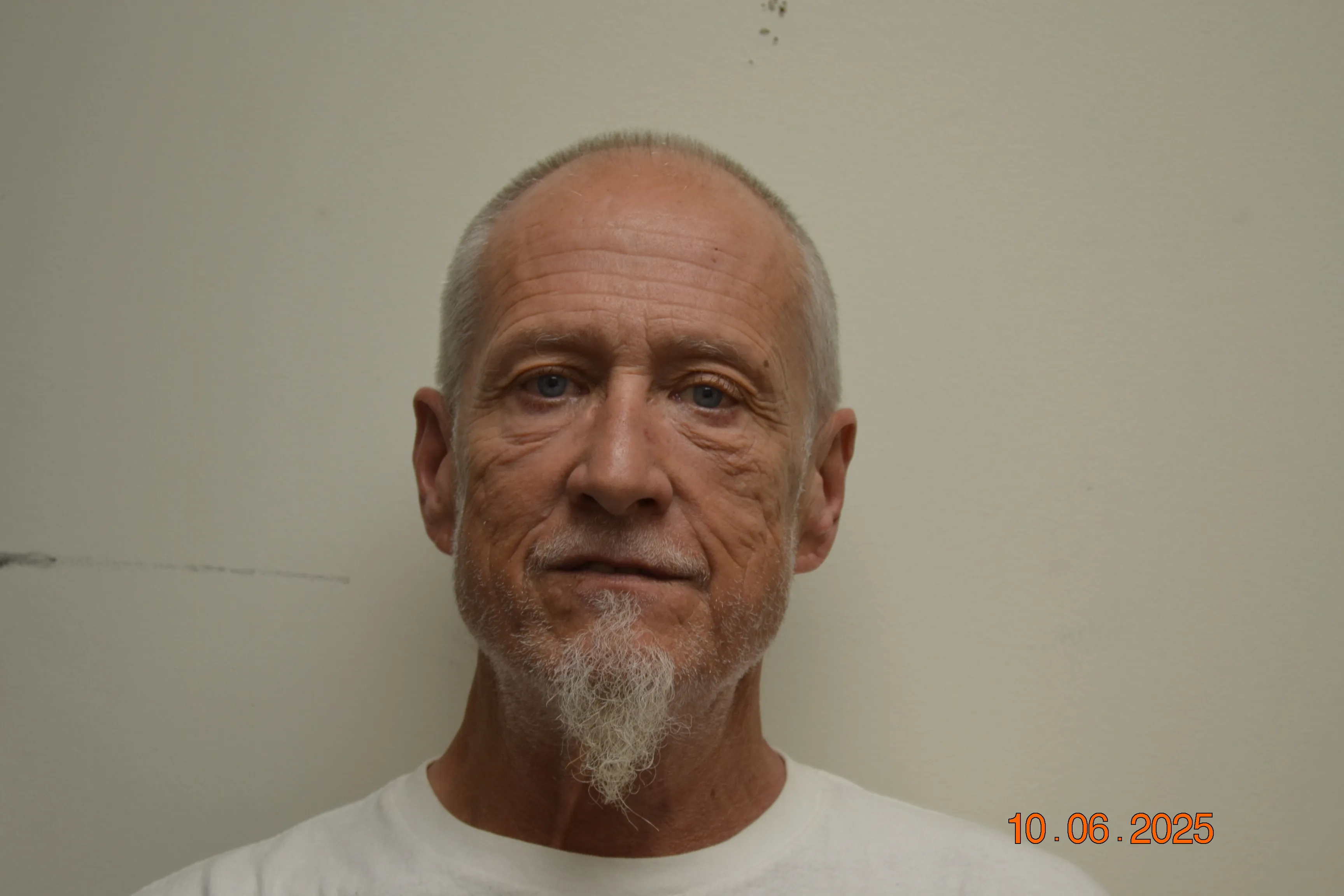 Registry photo of Robert Lonas Howard