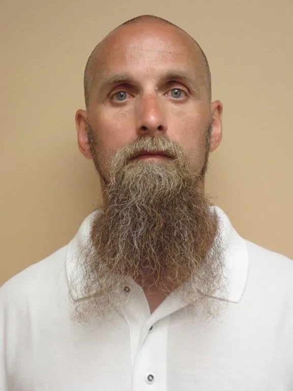 Registry photo of Dennis Lee Knight