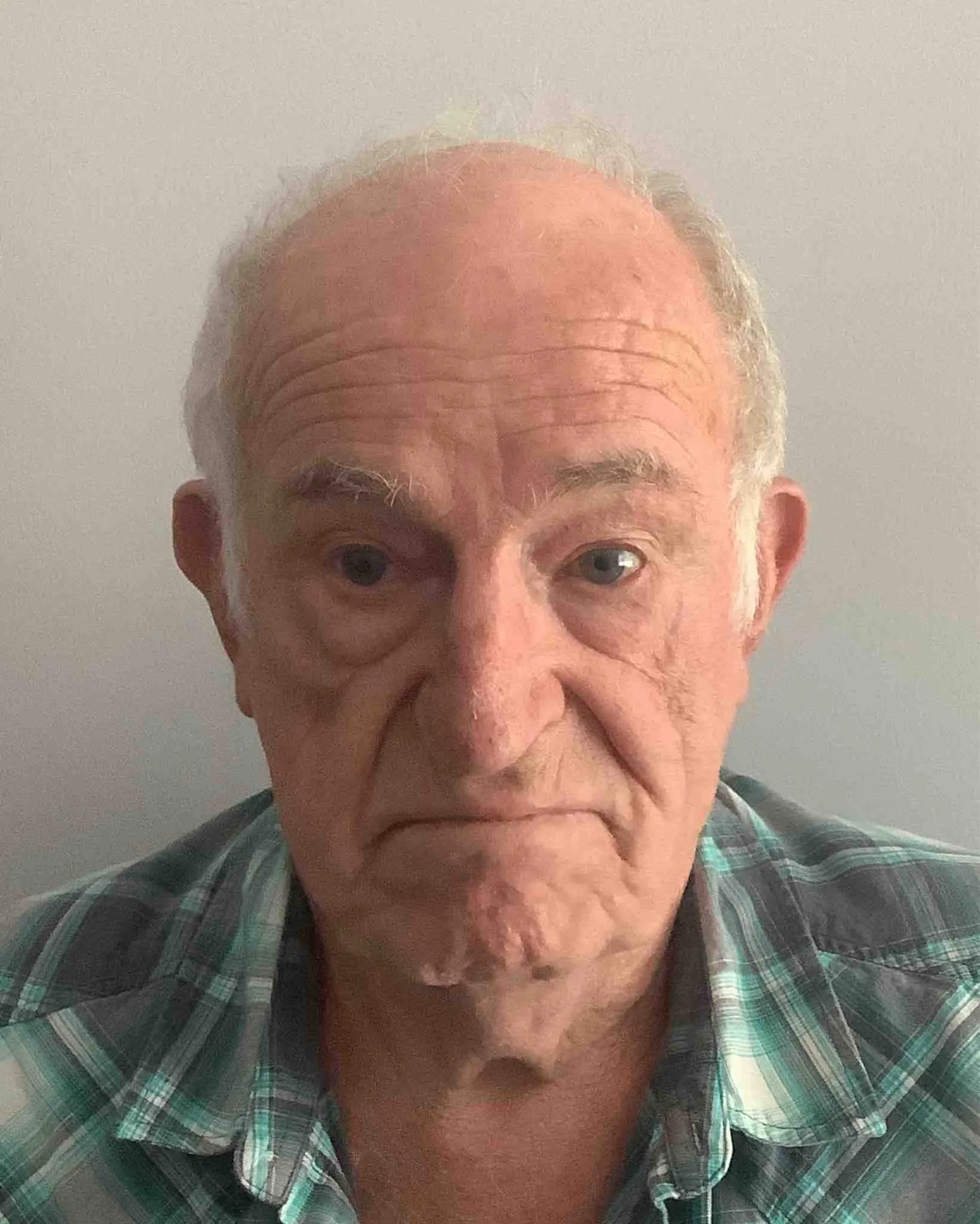 Registry photo of Howard Eugene Robertson