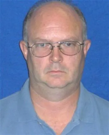 Registry photo of James L Neighbors