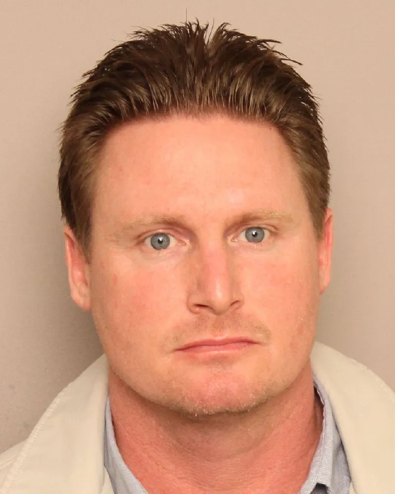 Registry photo of Brandon Lee Mills