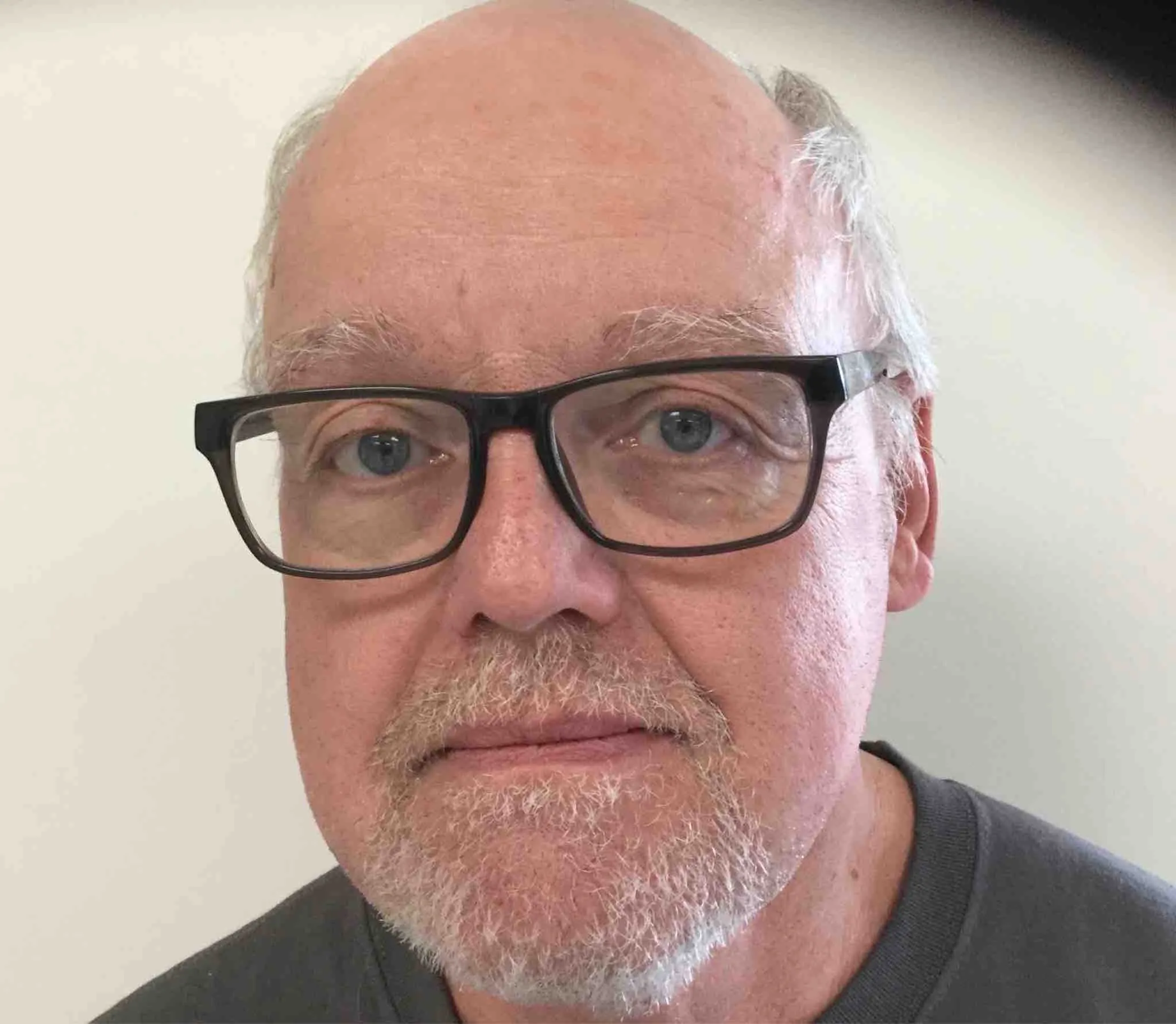 Registry photo of Gordon Ernest Dixon