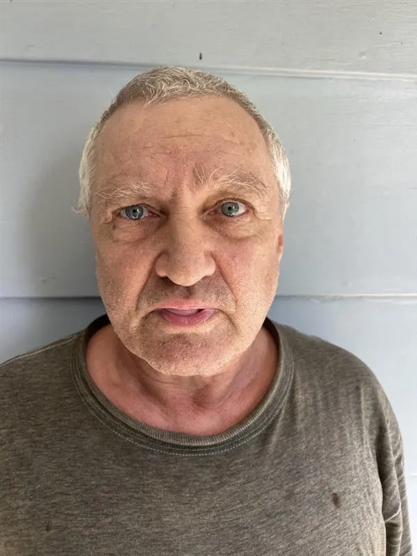 Registry photo of Darryl Glenn Layne