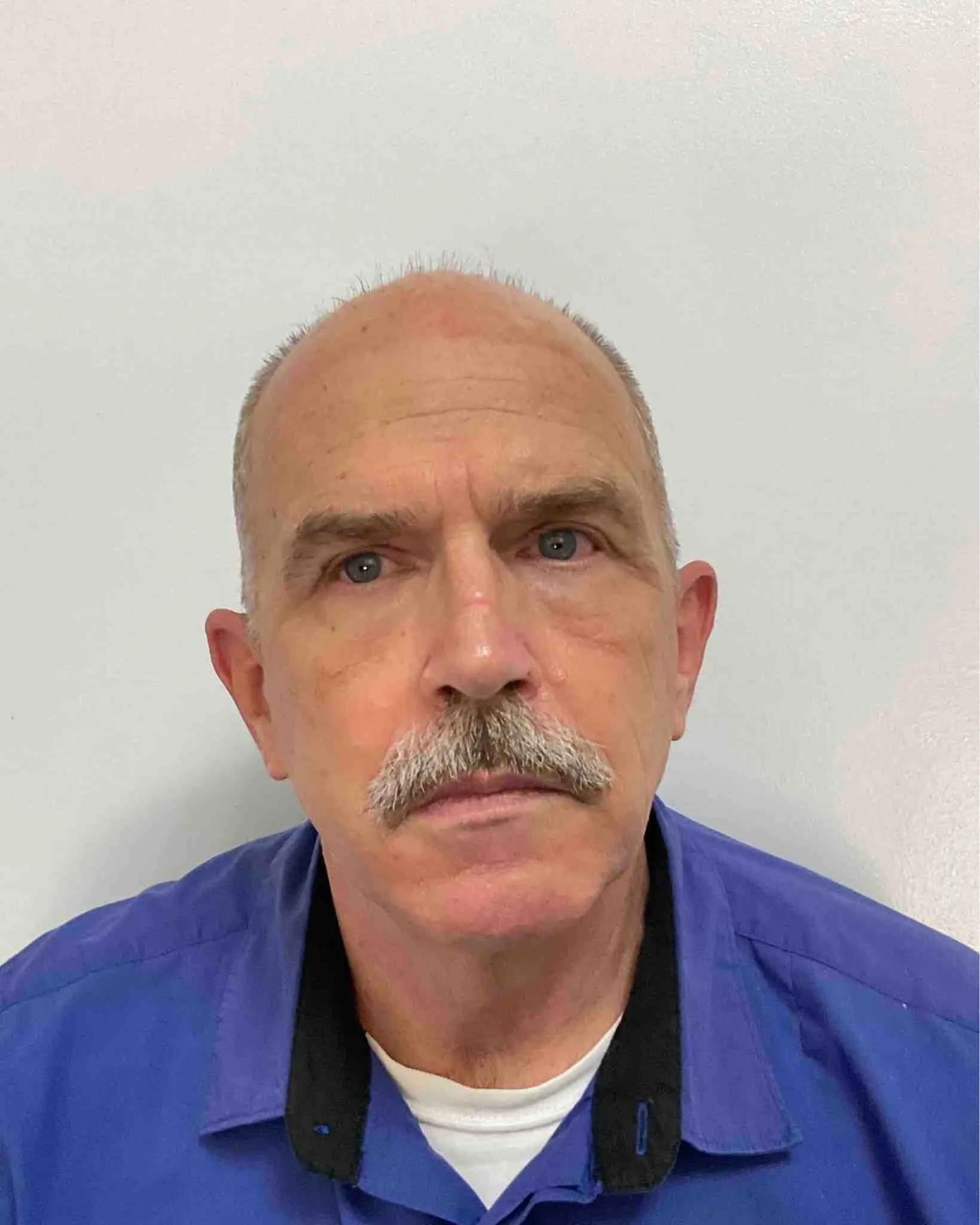 Registry photo of Robert Louis Emmonds