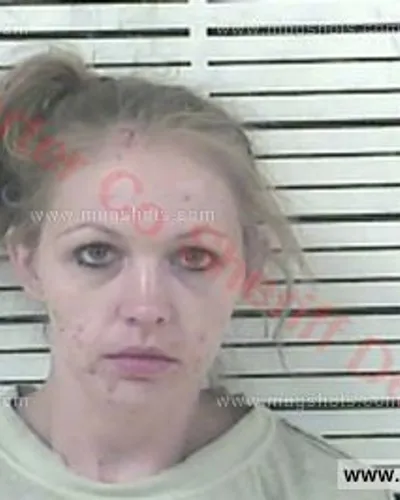 Booking photo of Tara Nashae Potter, Carter County, May 18, 2018