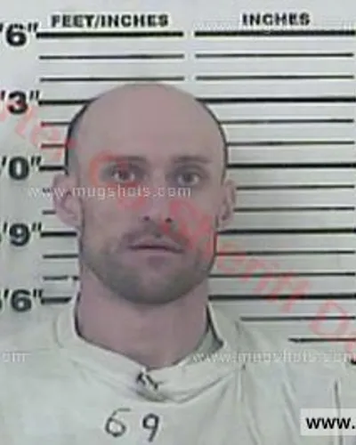 Booking photo of Justin Adam Gouge, Carter County, Apr 26, 2018