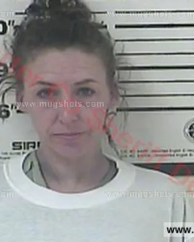 Booking photo of Lacey Lecole Sexton, Carter County, Nov 2, 2017