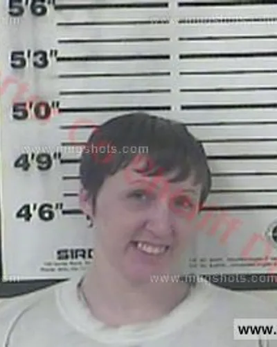 Booking photo of Lacey Lecole Sexton, Carter County, May 28, 2018