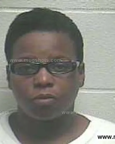 Booking photo of Latoya Nakie Harris, Giles County, Nov 18, 2014