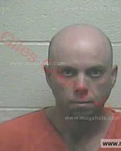 Booking photo of Robert Siniard, Giles County, May 12, 2017