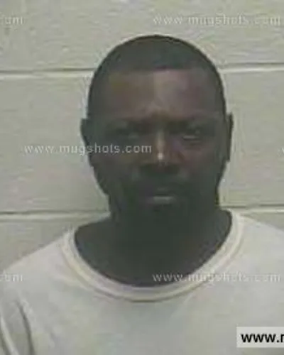 Booking photo of TRAVIS DEWAYNE HOWARD Jr., Giles County, May 20, 2015